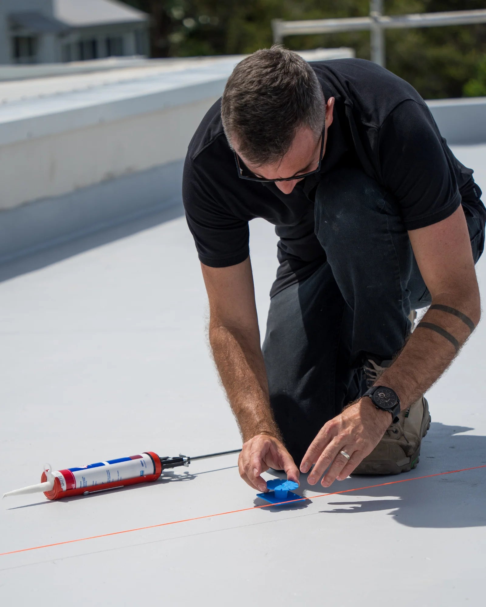 Founder, Colin demonstrating Screedex® adjustable mortar bed screed platform system on a
construction site